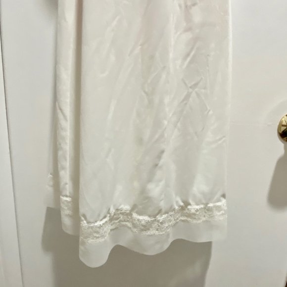 Vintage Van Raalte Ivory Lace Nylon Adjustable Straps Made in USA Slip  … - Picture 3 of 5